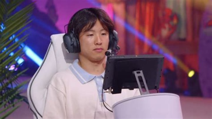 Aaron Zheng - Net Worth, Age, Height, Birthday, Bio, Wiki!