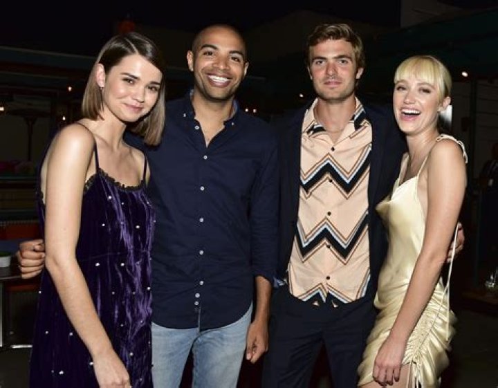 Alex Roe Net Worth, Age, Height, Bio, Birthday, Wiki!