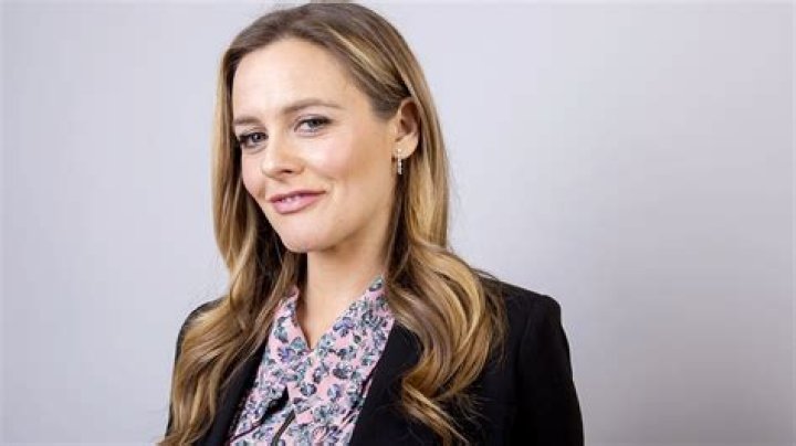 Alicia Silverstone Net Worth, Age, Height, Bio, Birthday, Wiki!