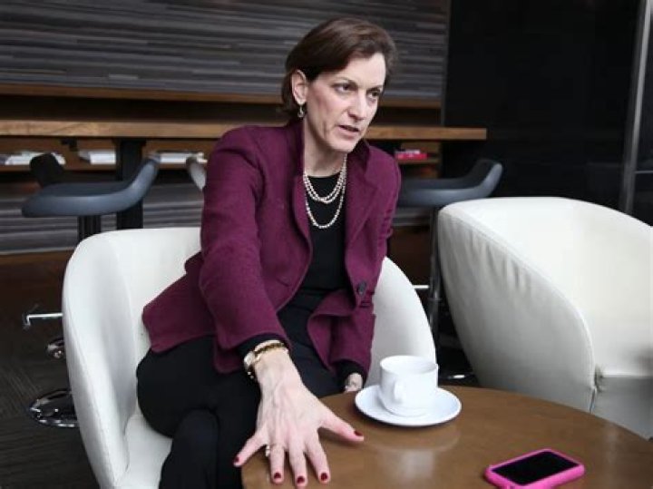 Anne Applebaum - Net Worth, Age, Height, Birthday, Bio, Wiki!