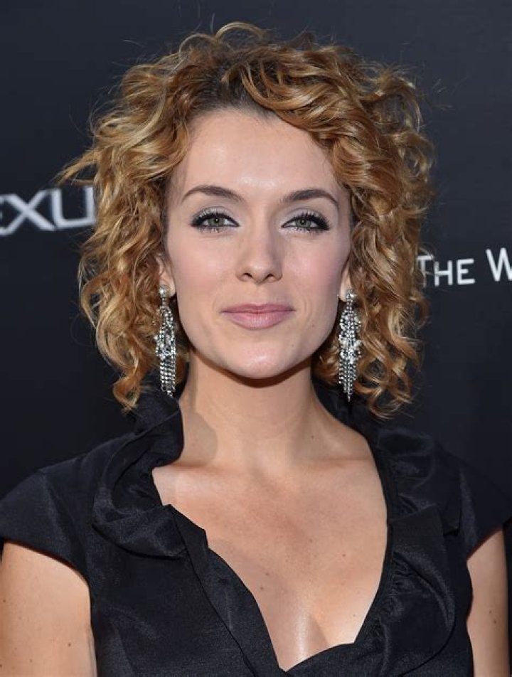 Ashlynn Yennie - Net Worth, Age, Height, Birthday, Bio, Wiki!