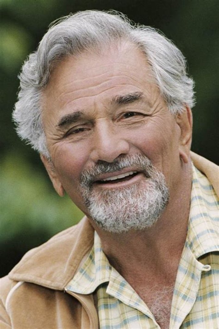 Austin Falk - Net Worth, Age, Height, Birthday, Bio, Wiki!