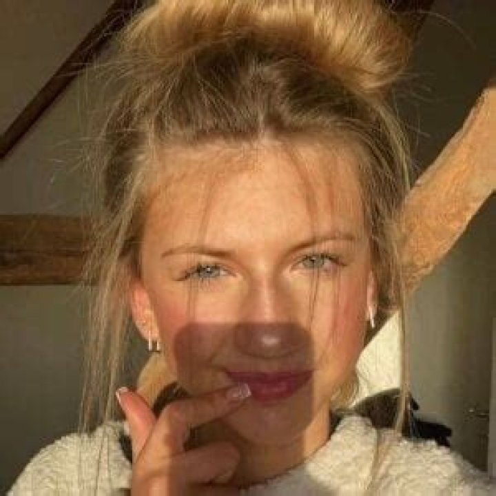Bella Smith Net Worth, Age, Height, Bio, Birthday, Wiki!