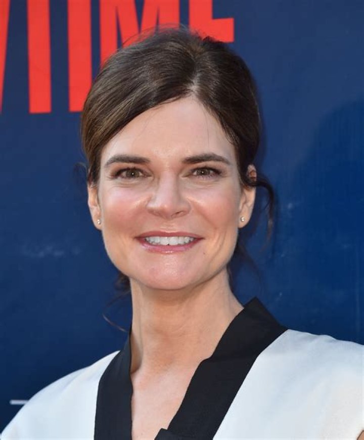 Betsy Brandt Net Worth, Age, Height, Bio, Birthday, Wiki!