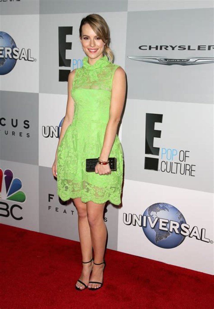 Bridgit Mendler Net Worth, Age, Height, Bio, Birthday, Wiki!