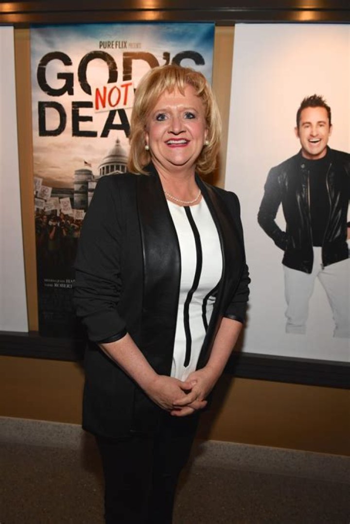 Chonda Pierce Net Worth, Age, Height, Bio, Birthday, Wiki!