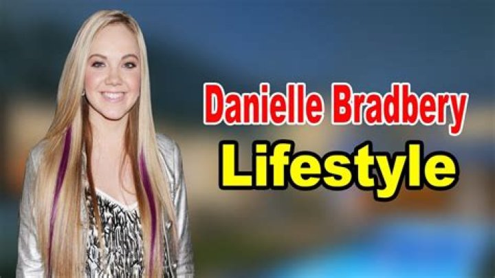 Danielle Bradbery Net Worth, Age, Height, Bio, Birthday, Wiki!