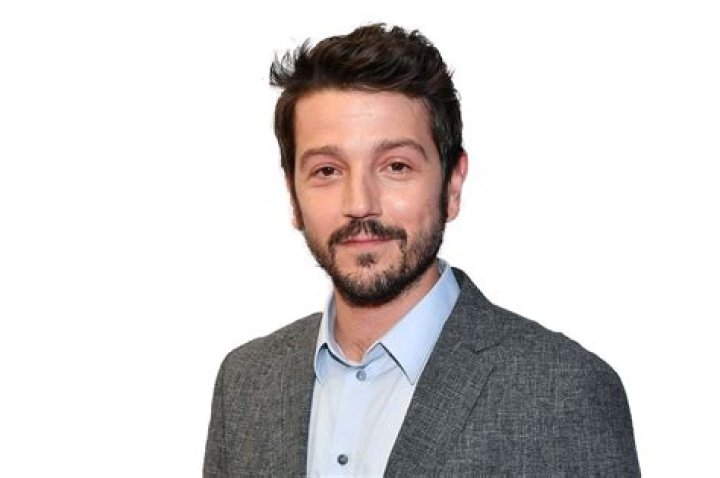 Diego Luna Net Worth, Age, Height, Bio, Birthday, Wiki!