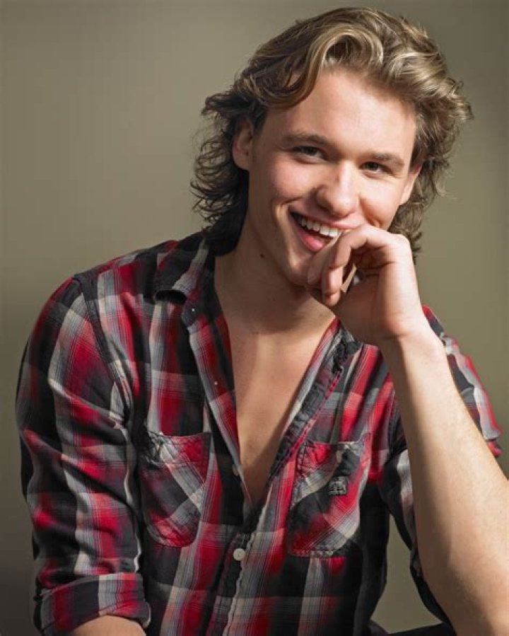 Dylan Playfair - Net Worth, Age, Height, Birthday, Bio, Wiki!