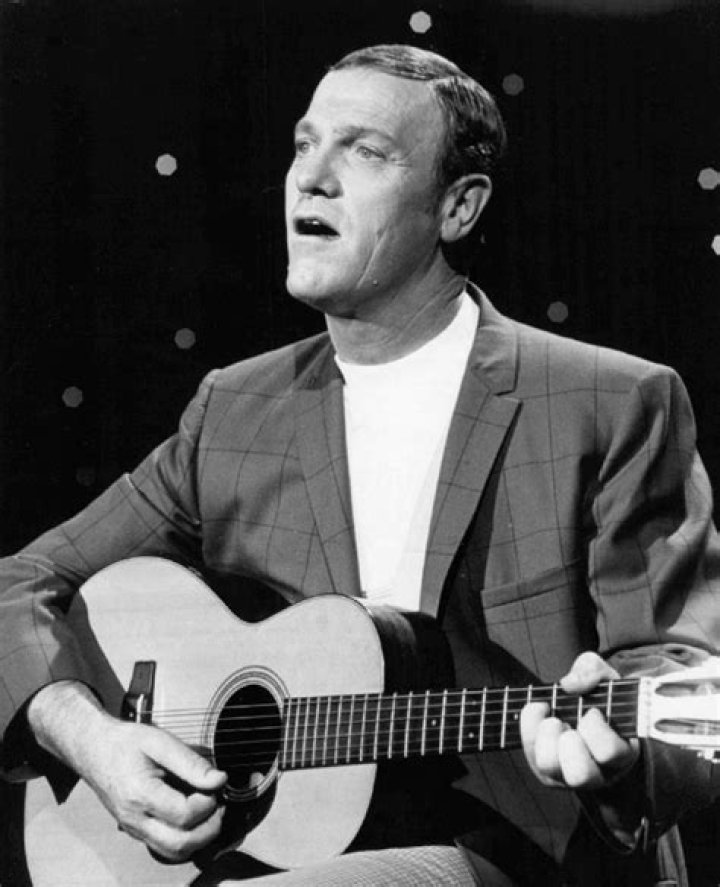 Eddy Arnold Net Worth, Age, Height, Bio, Birthday, Wiki!