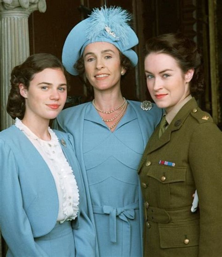 Elisabeth Dermot Walsh - Net Worth, Age, Height, Birthday, Bio, Wiki!