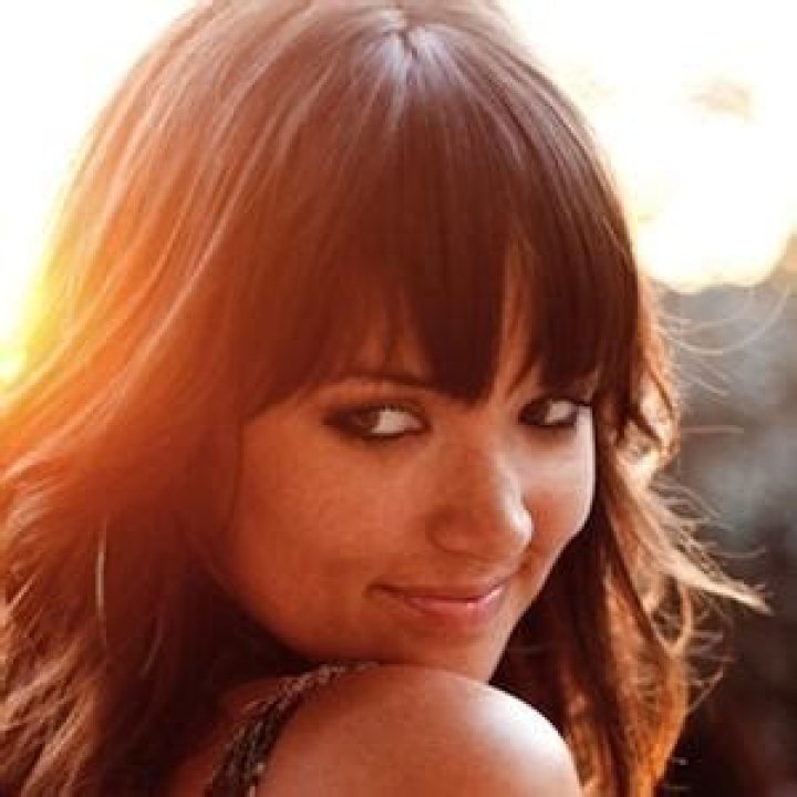 Elizabeth Huett - Net Worth, Age, Height, Birthday, Bio, Wiki!