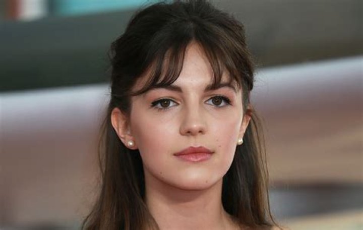 Ella Hunt - Net Worth, Age, Height, Birthday, Bio, Wiki!