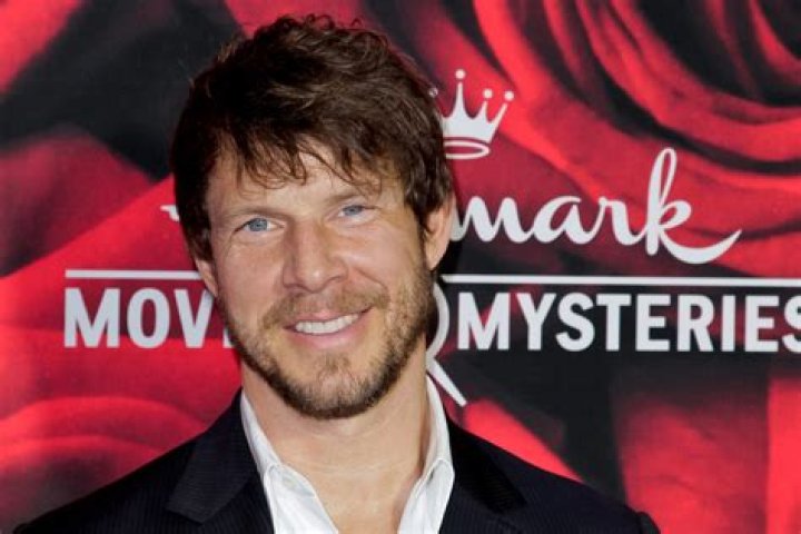 Eric Mabius Net Worth 2024, Age, Height, Bio, Birthday, Wiki!