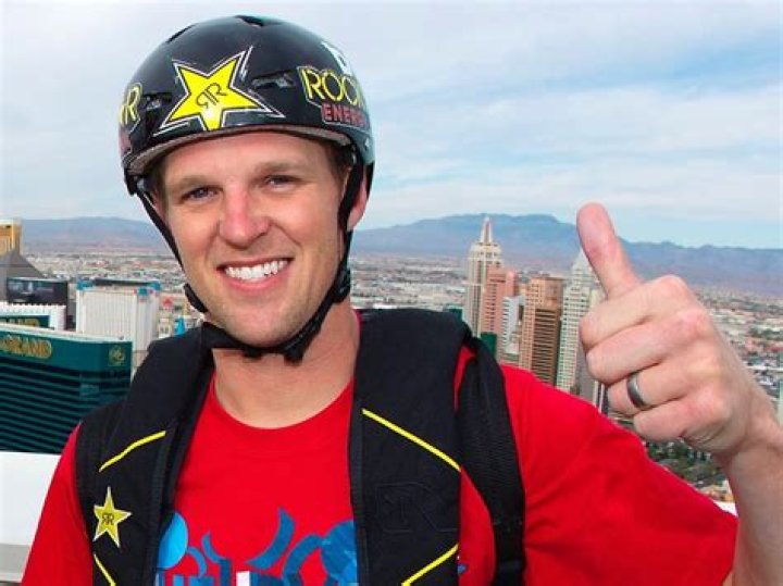 Erik Roner - Net Worth, Age, Height, Birthday, Bio, Wiki!