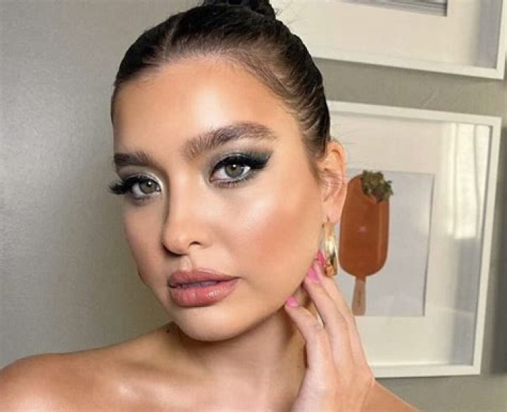 Erika Marosi - Net Worth, Age, Height, Birthday, Bio, Wiki!