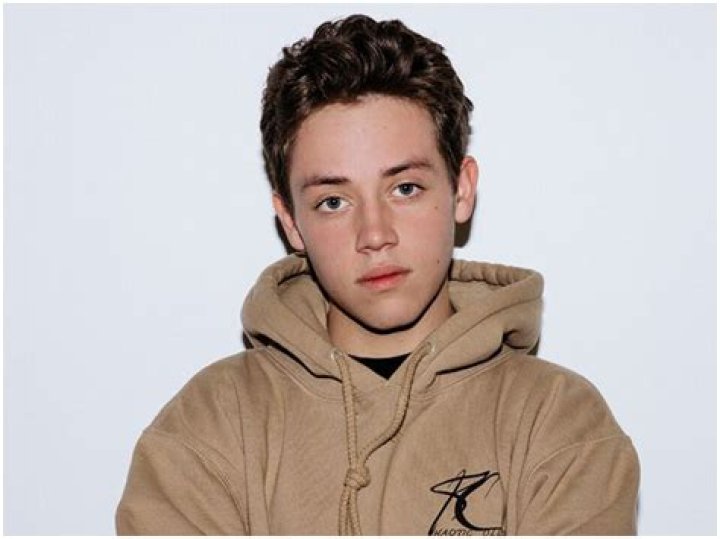 Ethan Cutkosky Net Worth, Age, Height, Bio, Birthday, Wiki!