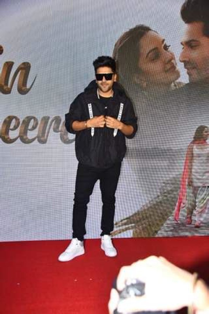 Guru Randhawa Net Worth, Age, Height, Bio, Birthday, Wiki!