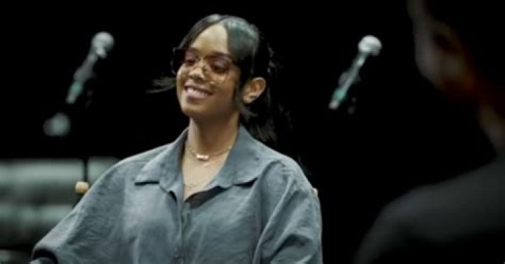 H.E.R. Net Worth, Age, Height, Bio, Birthday, Wiki!