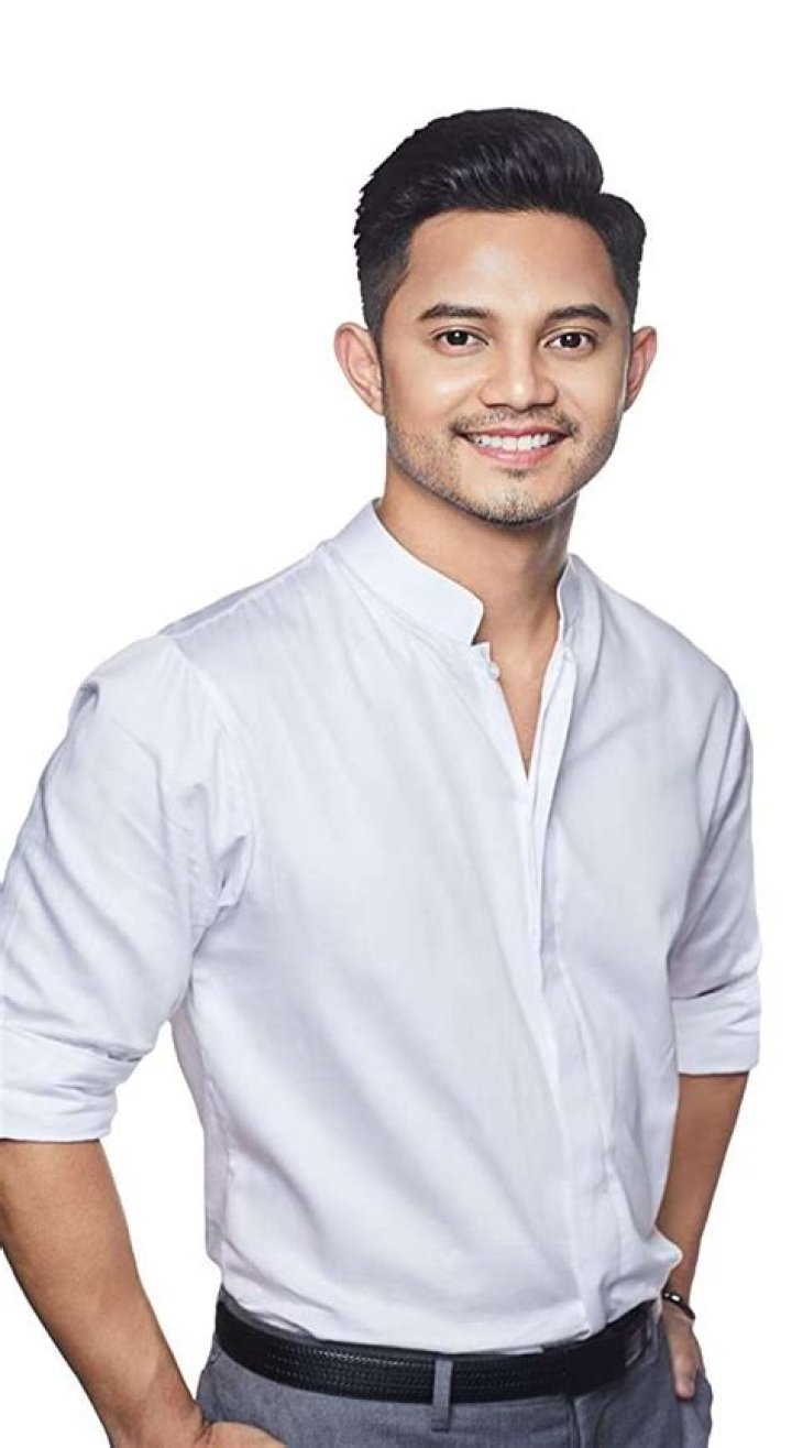 Hairul Azreen - Net Worth, Age, Height, Birthday, Bio, Wiki!