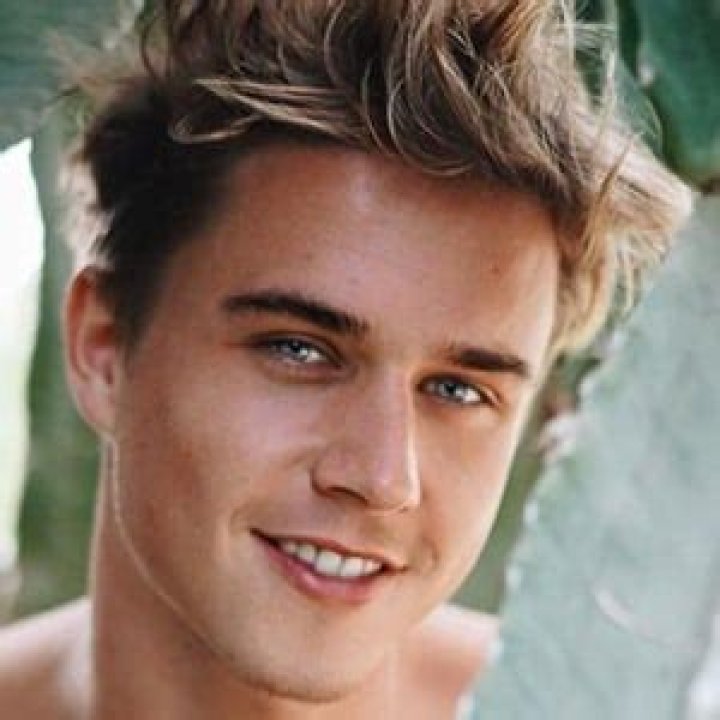 Hendrik Giesler - Net Worth, Age, Height, Birthday, Bio, Wiki!