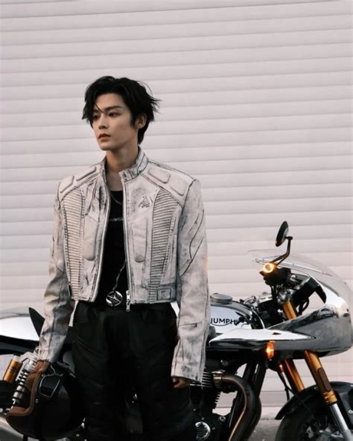 Hou Minghao - Net Worth, Age, Height, Birthday, Bio, Wiki!