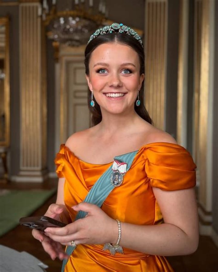 Isabella King - Net Worth, Age, Height, Birthday, Bio, Wiki!