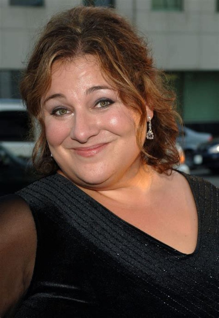 Jennifer Weiner Net Worth, Age, Height, Bio, Birthday, Wiki!