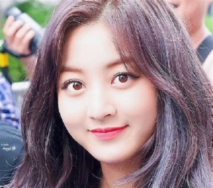 Jihyo Net Worth, Age, Height, Bio, Birthday, Wiki!