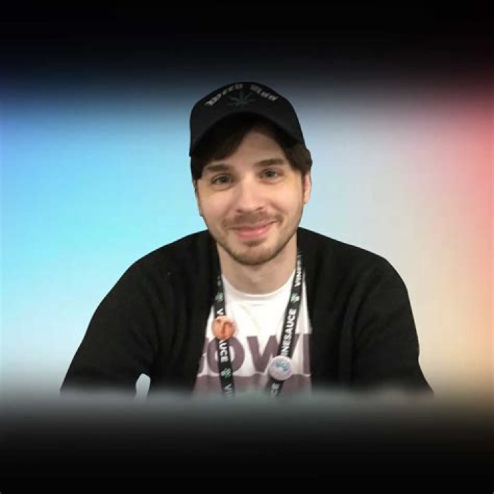 Joel Vinesauce - Net Worth, Age, Height, Birthday, Bio, Wiki!