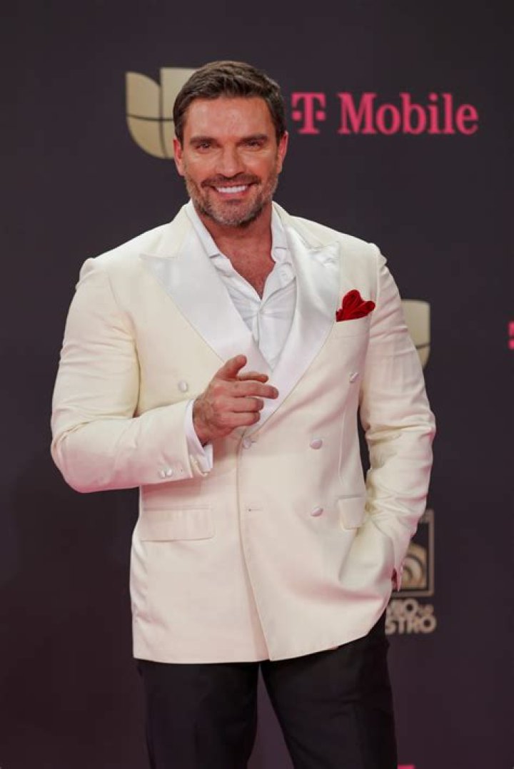 Julián Gil Net Worth, Age, Height, Bio, Birthday, Wiki!