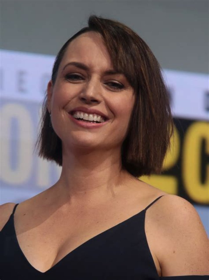 Julie Ann Emery Net Worth 2024, Age, Height, Bio, Birthday, Wiki!