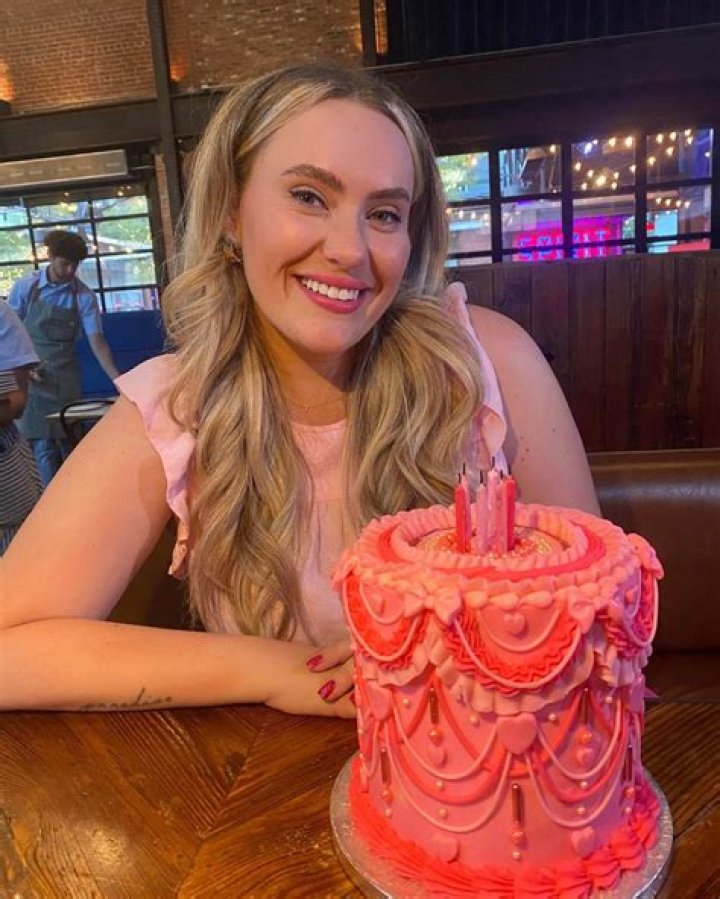 Kate Melton Net Worth, Age, Height, Bio, Birthday, Wiki!