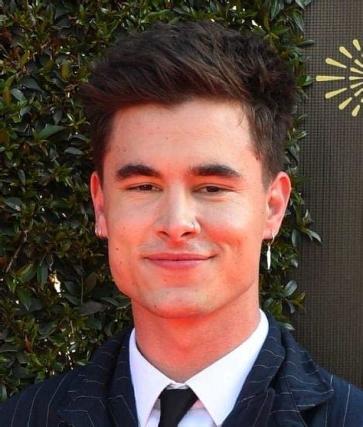 Kian Lawley Net Worth, Age, Height, Bio, Birthday, Wiki!
