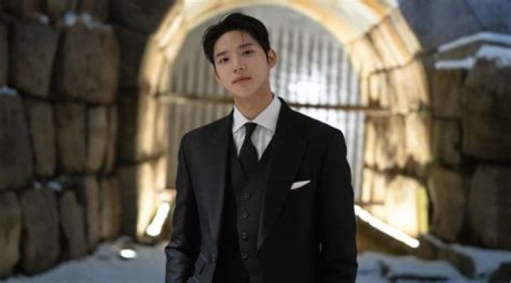 Kwon - Net Worth, Age, Height, Birthday, Bio, Wiki!