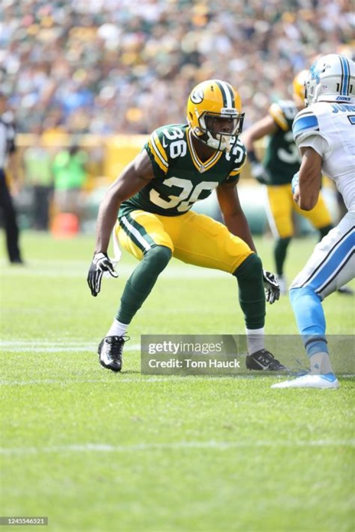 Ladarius Gunter - Net Worth, Age, Height, Birthday, Bio, Wiki!
