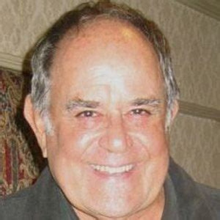 Laurence Luckinbill Net Worth, Age, Height, Bio, Birthday, Wiki!
