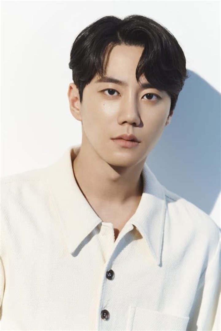 Lee Jun-young - Net Worth, Age, Height, Birthday, Bio, Wiki!