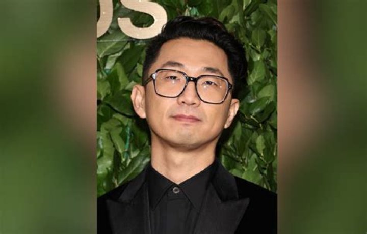 Lee Sung-Jin - Net Worth, Age, Height, Birthday, Bio, Wiki!