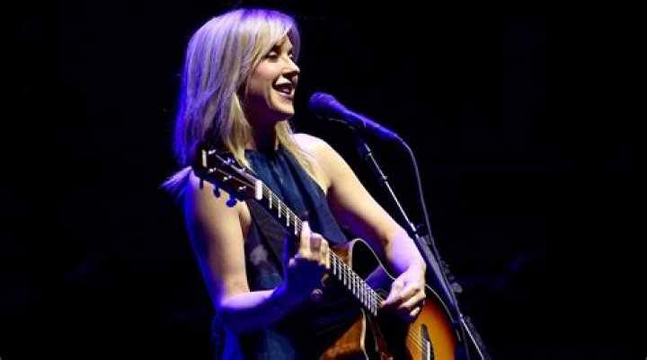 Liz Phair Net Worth, Age, Height, Bio, Birthday, Wiki!