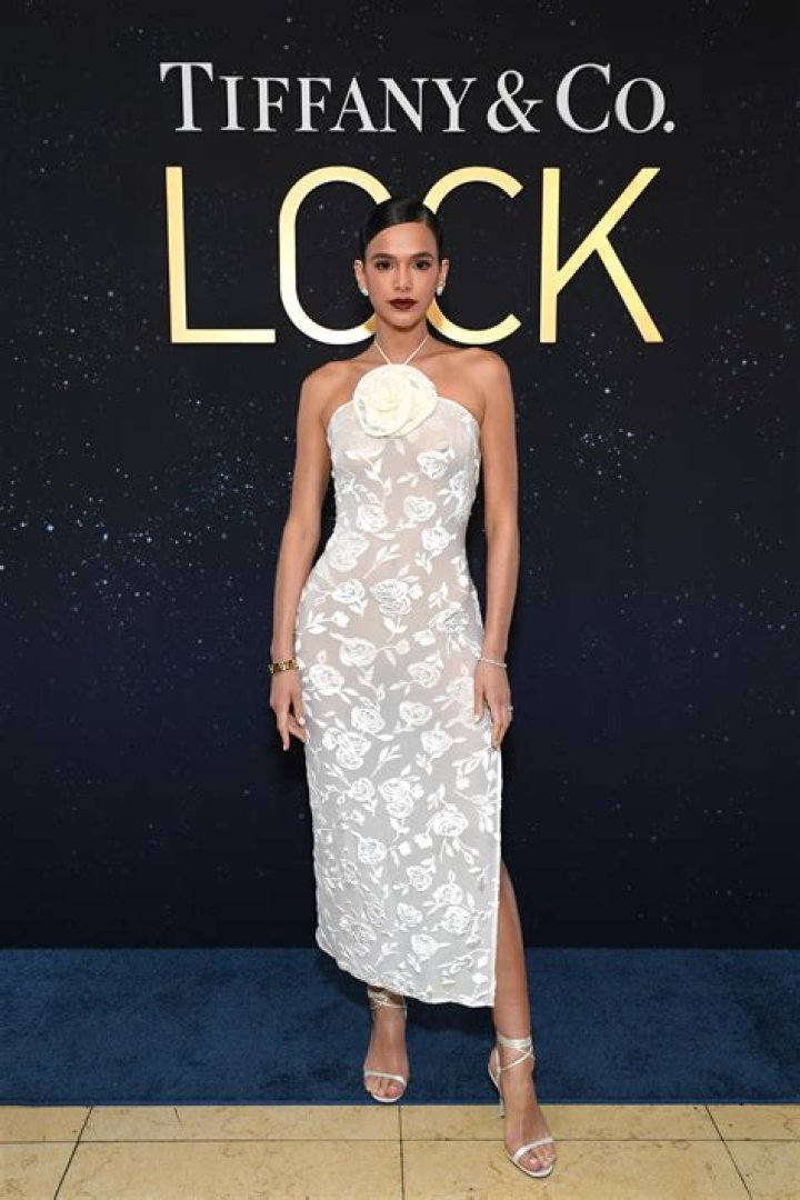 Luana R. Marquezine Net Worth, Age, Height, Bio, Birthday, Wiki!