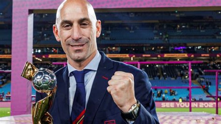 Luis Rubiales - Net Worth, Age, Height, Birthday, Bio, Wiki!