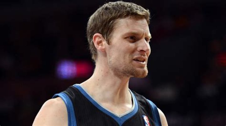 Luke Ridnour Net Worth, Age, Height, Bio, Birthday, Wiki!