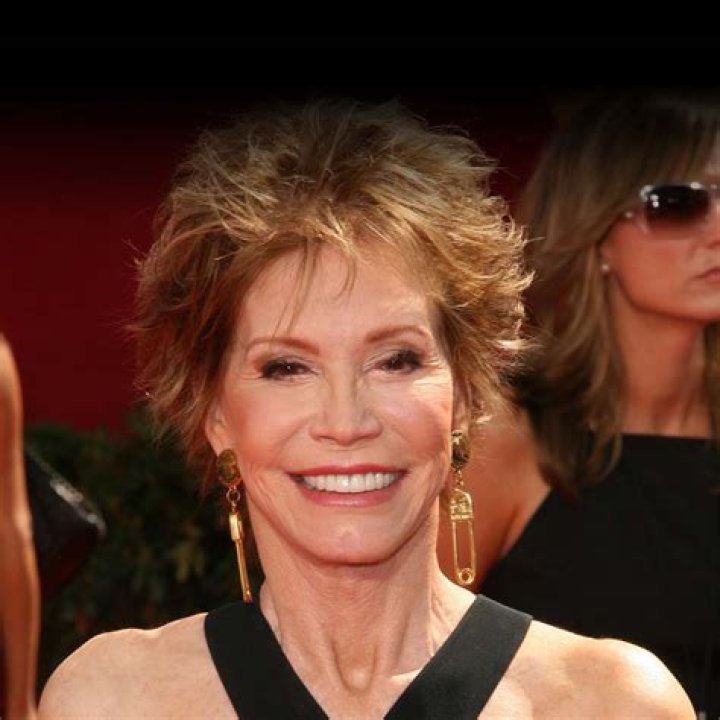 Mary Moore - Net Worth, Age, Height, Birthday, Bio, Wiki!
