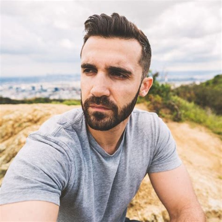 Matt D'Avella - Net Worth, Age, Height, Birthday, Bio, Wiki!
