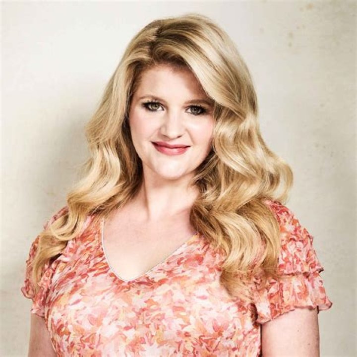 Mirusia Louwerse - Net Worth, Age, Height, Birthday, Bio, Wiki!