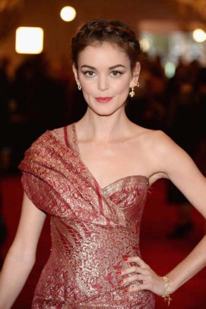 Nora Zehetner - Net Worth, Age, Height, Birthday, Bio, Wiki!