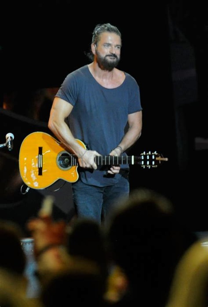 Ricardo Arjona Net Worth, Age, Height, Bio, Birthday, Wiki!