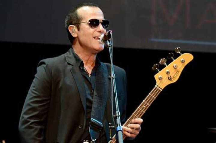 Robert Deleo Net Worth, Age, Height, Bio, Birthday, Wiki!