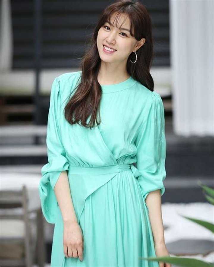 Seo Ji-hye - Net Worth, Age, Height, Birthday, Bio, Wiki!